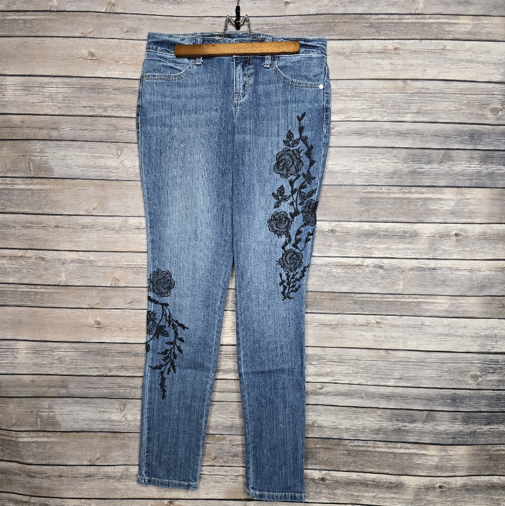 Simply Vera Wang Skinny Jeans, Rose Embroidery, Size 0